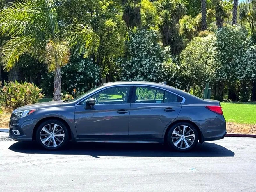 2018 Subaru Legacy 3.6R Limited photo 1