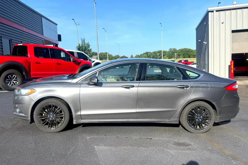 2014 Ford Fusion SE photo 1