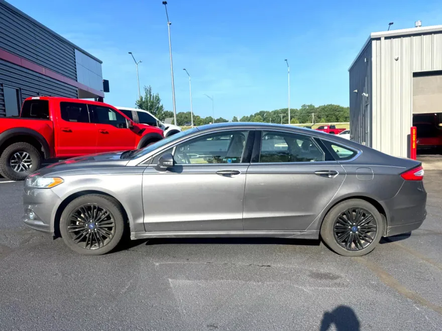 2014 Ford Fusion SE photo 1