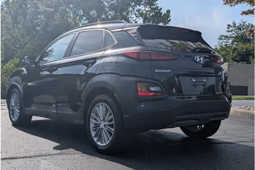 2021 Hyundai Kona SEL photo 1