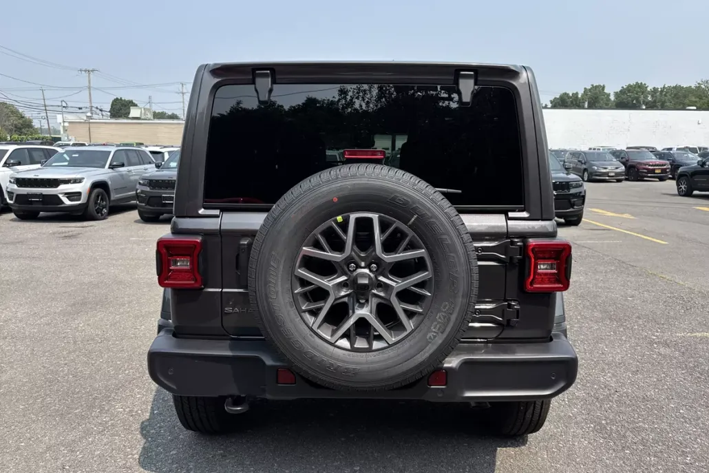 2025 Jeep Wrangler Sahara photo 1
