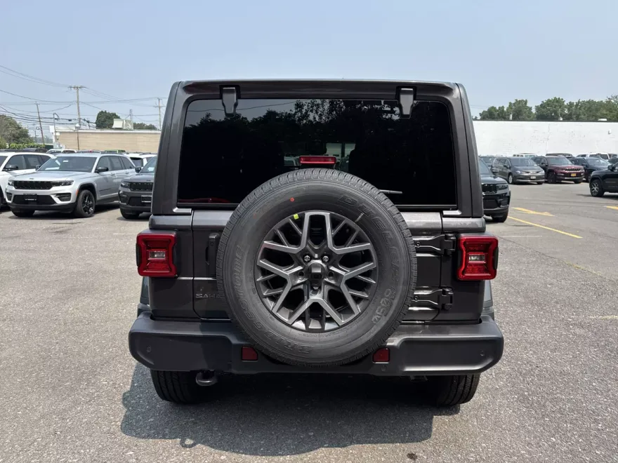 2025 Jeep Wrangler Sahara photo 1