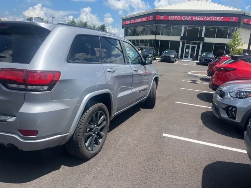2021 Jeep Grand Cherokee Laredo X photo 1