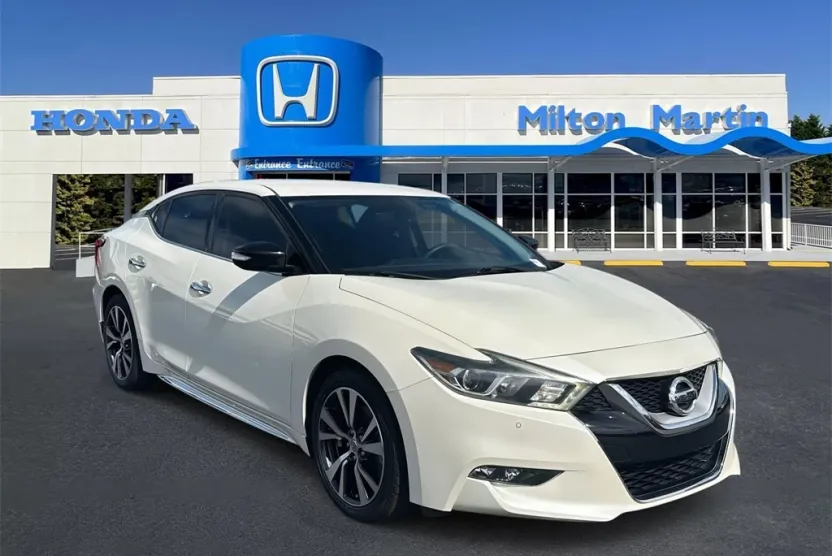 2017 Nissan Maxima SV photo 1