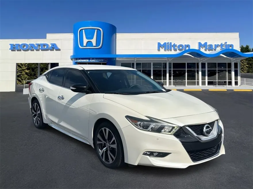 2017 Nissan Maxima SV photo 1
