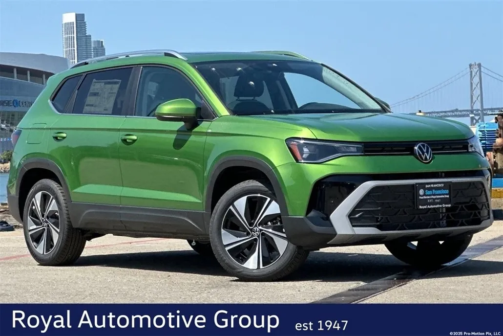 2025 Volkswagen Taos SE photo 1