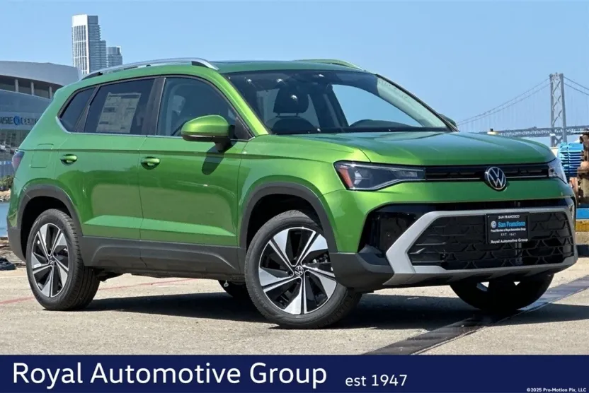 2025 Volkswagen Taos SE photo 1
