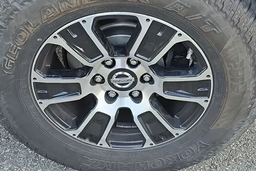 2021 Nissan Titan SV photo 1