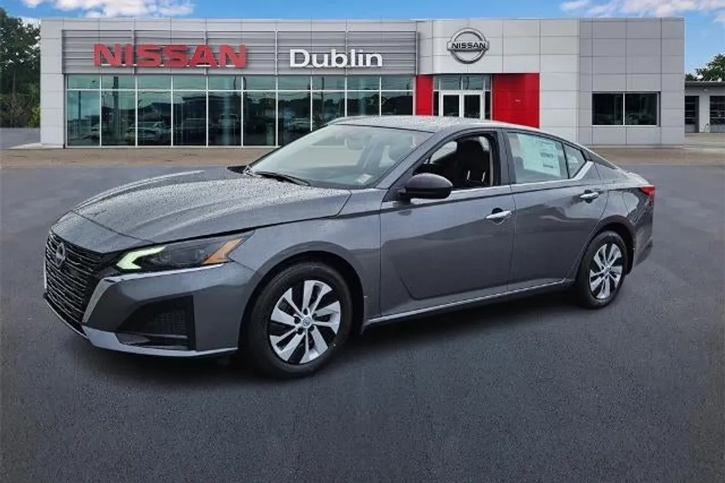 2025 Nissan Altima S photo 1
