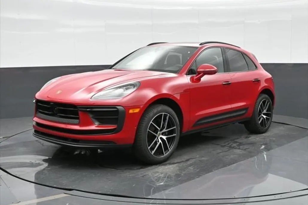 2025 Porsche Macan T photo 1