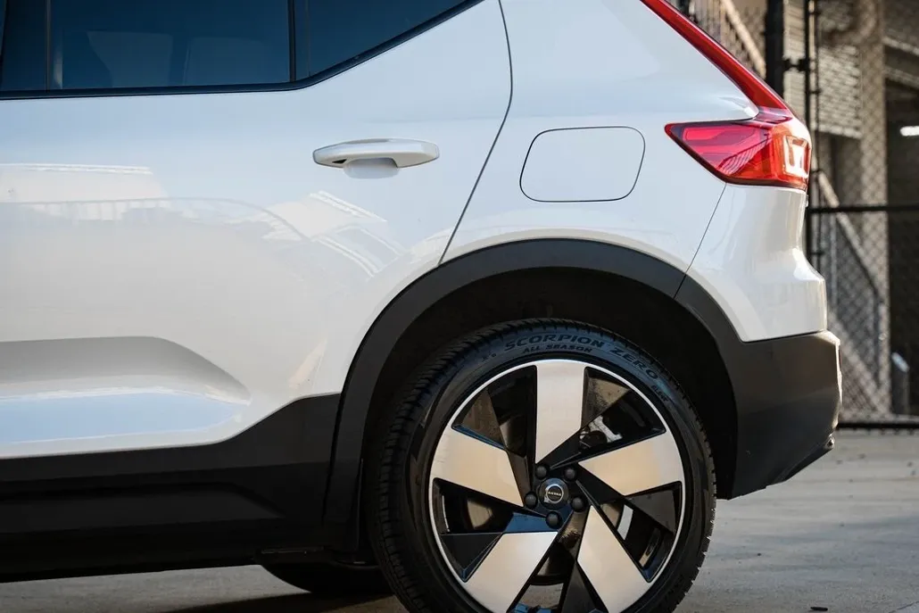 2023 Volvo XC40 Recharge Ultimate photo 1