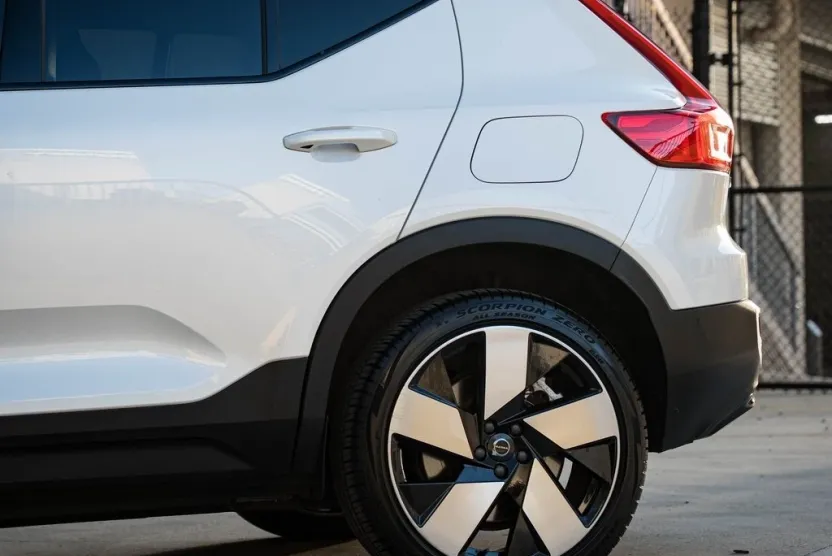2023 Volvo XC40 Recharge Ultimate photo 1