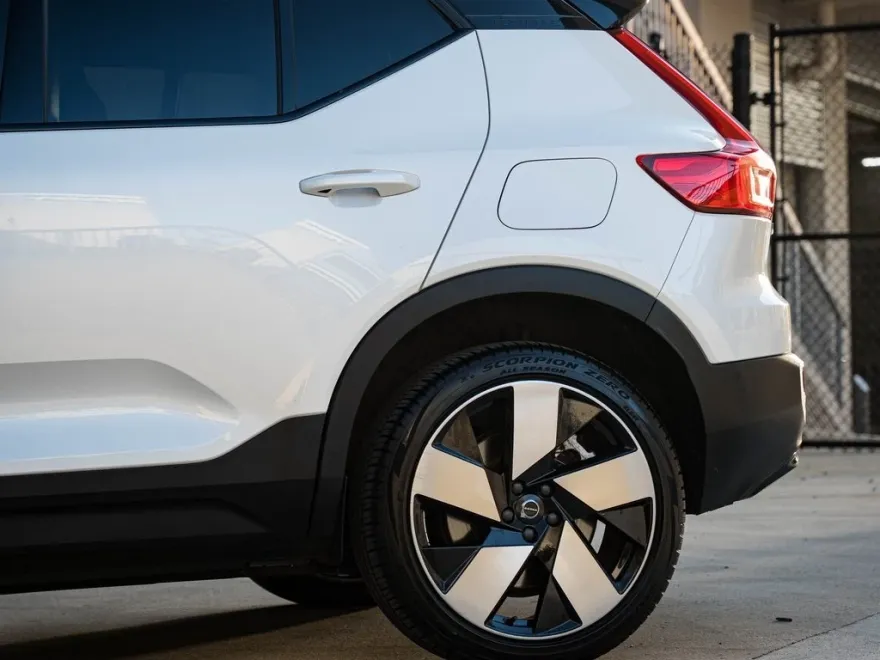 2023 Volvo XC40 Recharge Ultimate photo 1