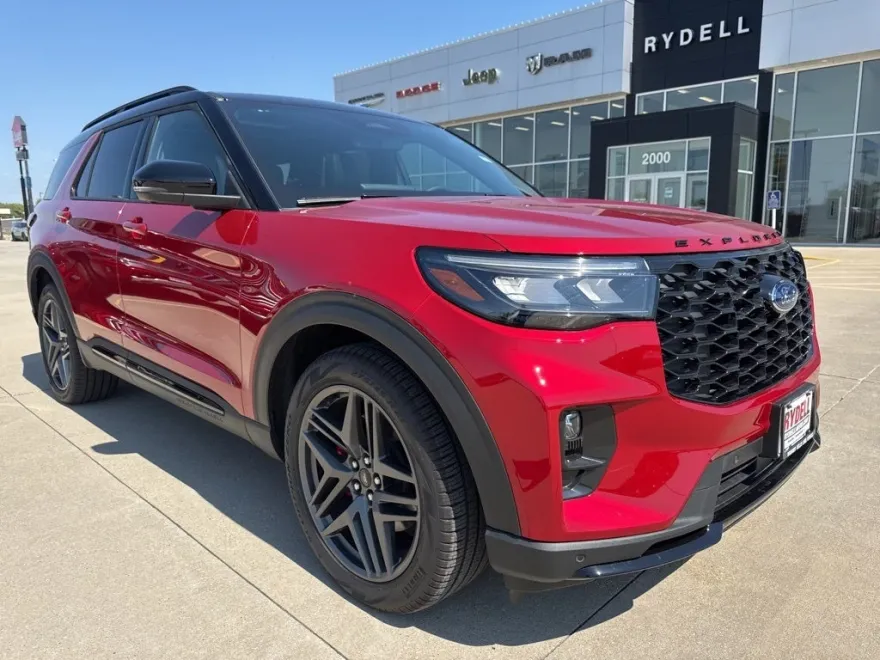 2025 Ford Explorer ST photo 1