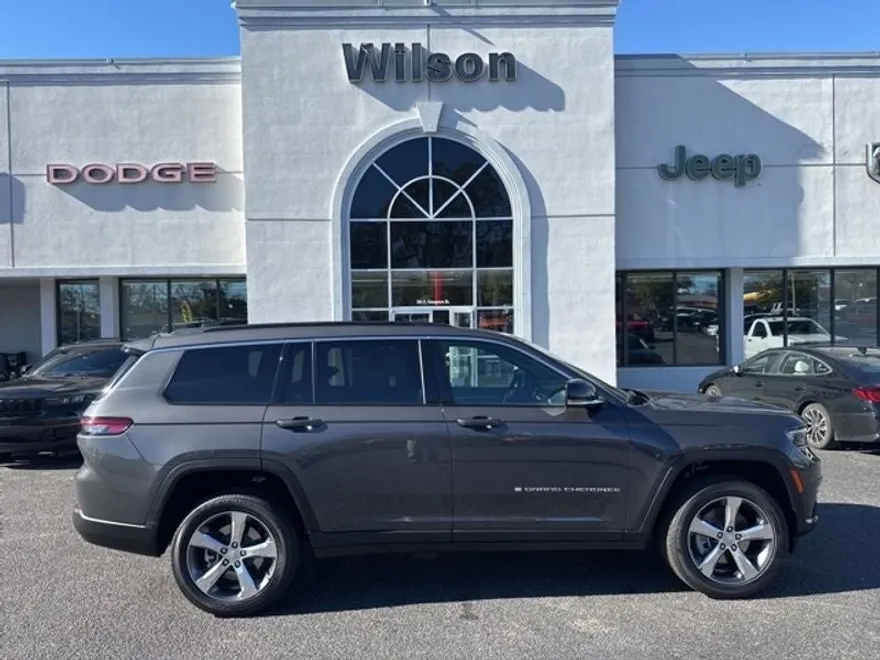 2025 Jeep Grand Cherokee Limited photo 1