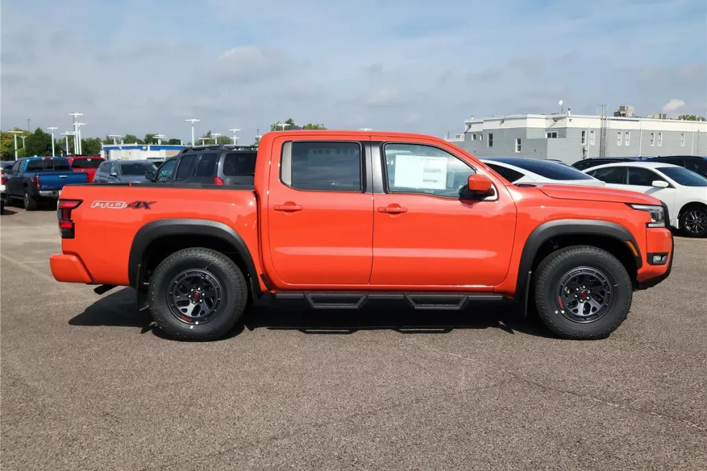 2025 Nissan Frontier Crew Cab PRO-4X photo 1