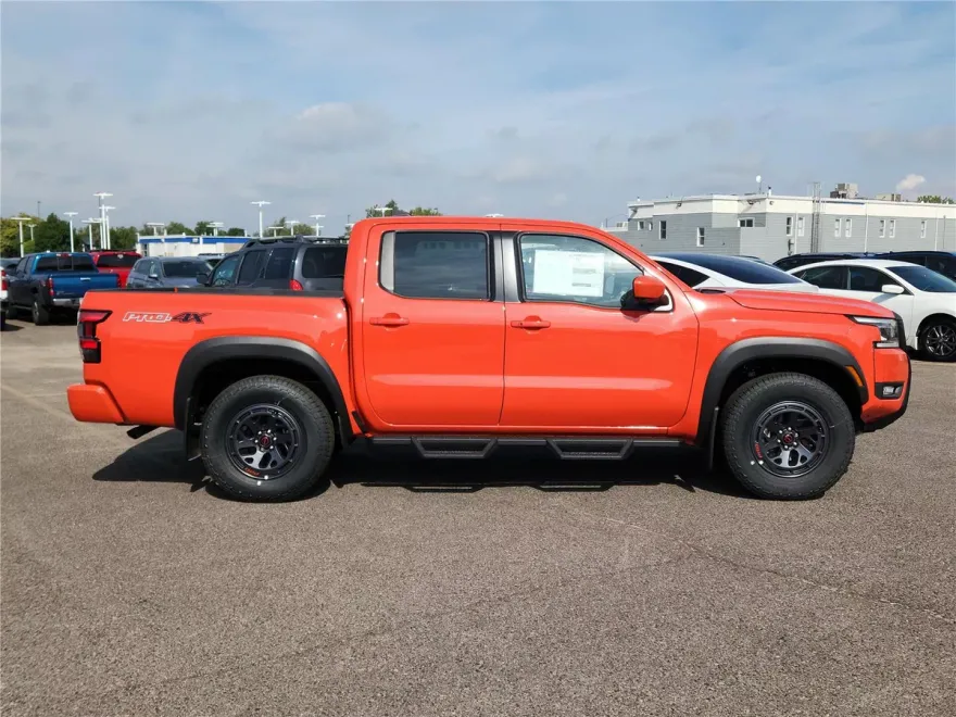 2025 Nissan Frontier Crew Cab PRO-4X photo 1