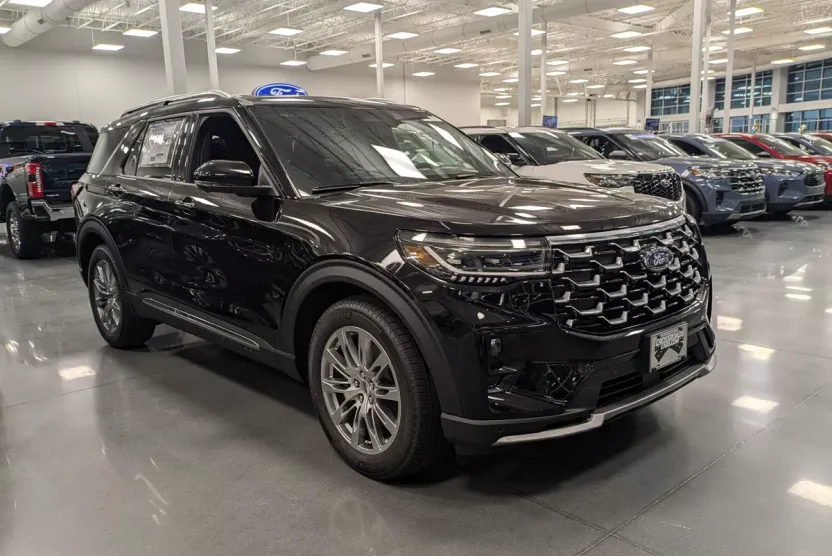 2025 Ford Explorer Platinum photo 1