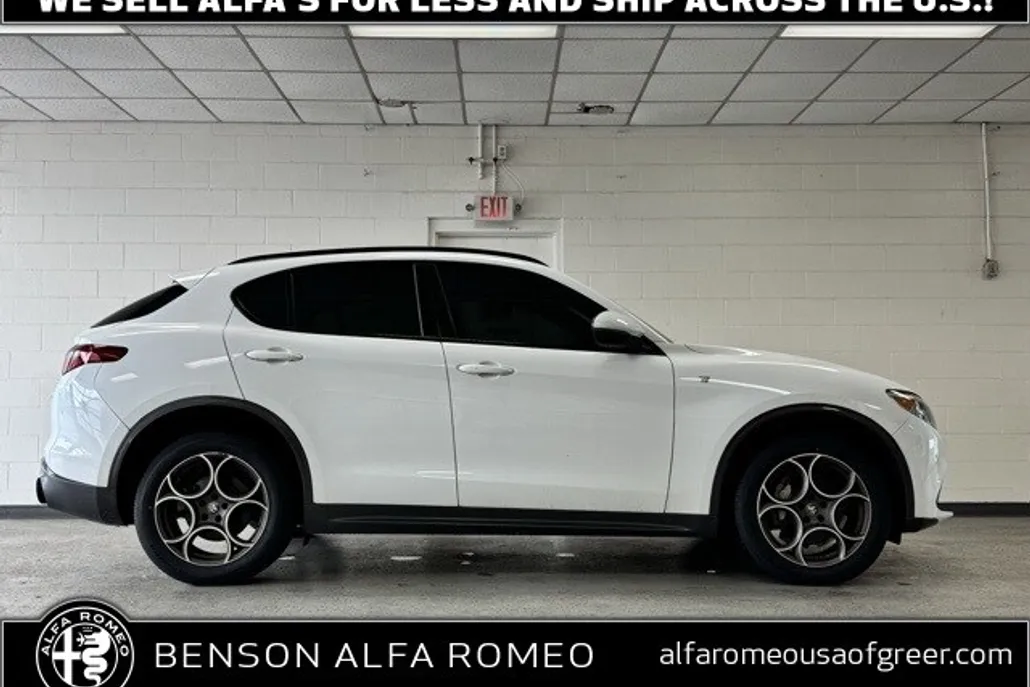 2022 Alfa Romeo Stelvio Ti photo 1