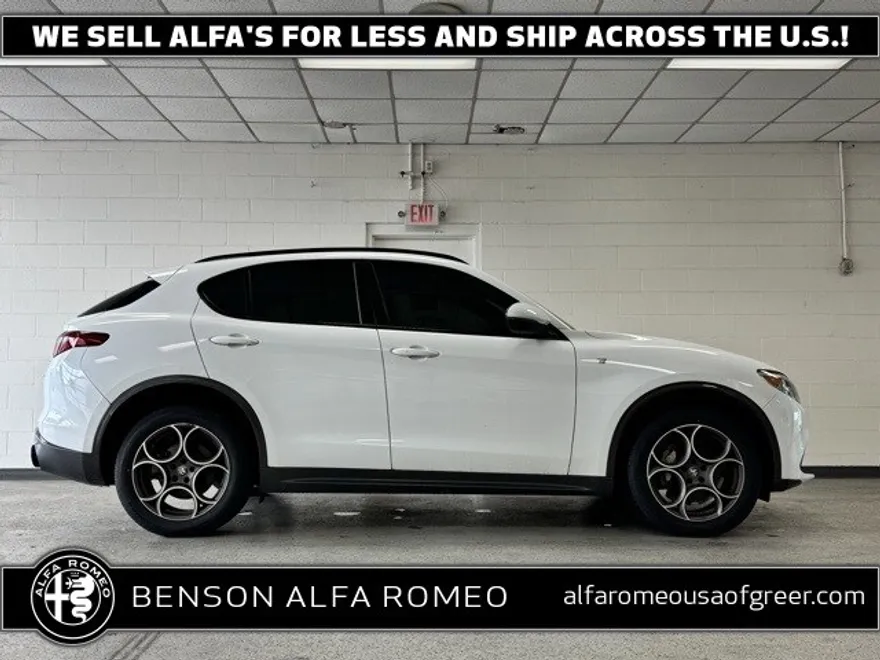 2022 Alfa Romeo Stelvio Ti photo 1