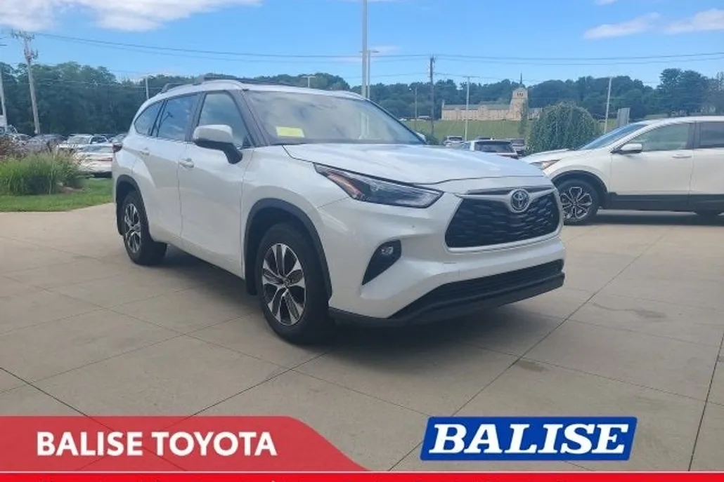 2023 Toyota Highlander XLE photo 1