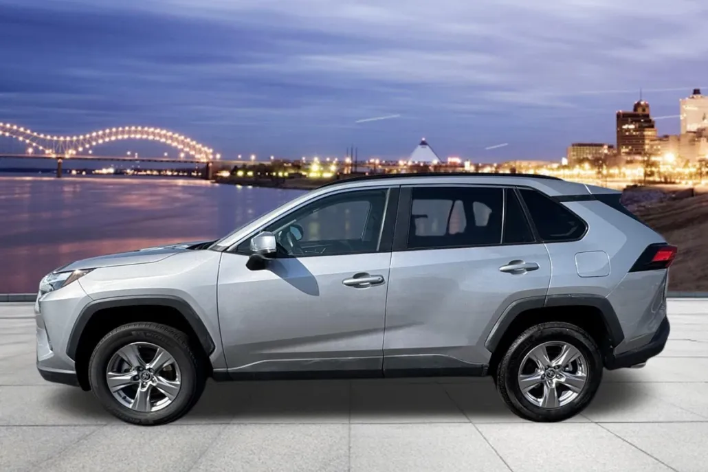 2024 Toyota RAV4 XLE photo 1