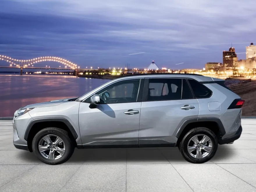 2024 Toyota RAV4 XLE photo 1