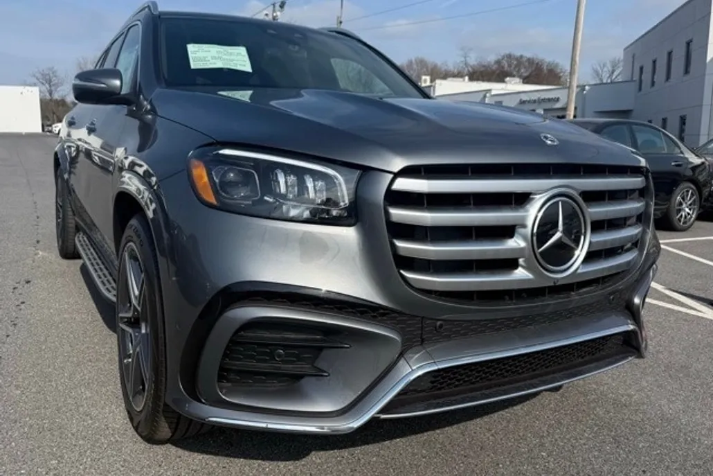 2025 Mercedes Benz GLS 450 4MATIC photo 1