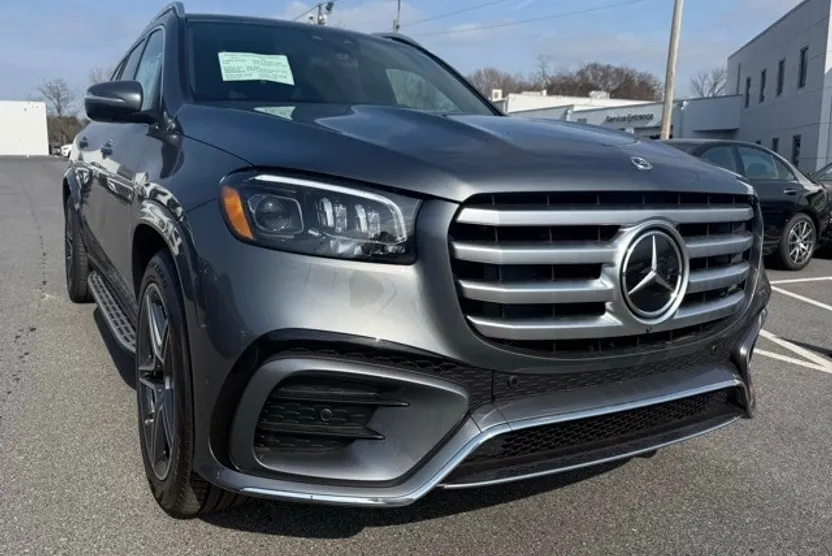 2025 Mercedes Benz GLS 450 4MATIC photo 1
