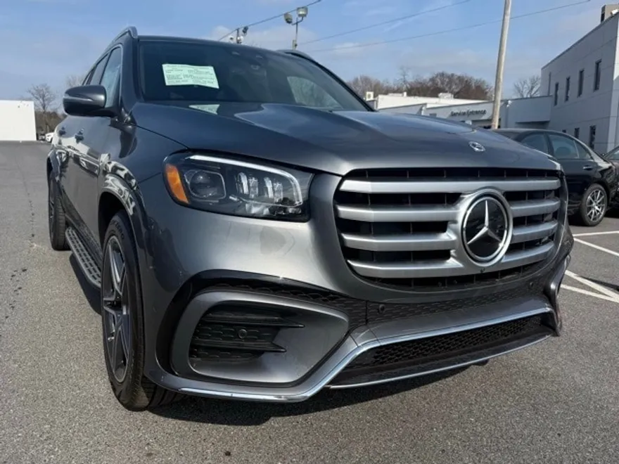 2025 Mercedes Benz GLS 450 4MATIC photo 1