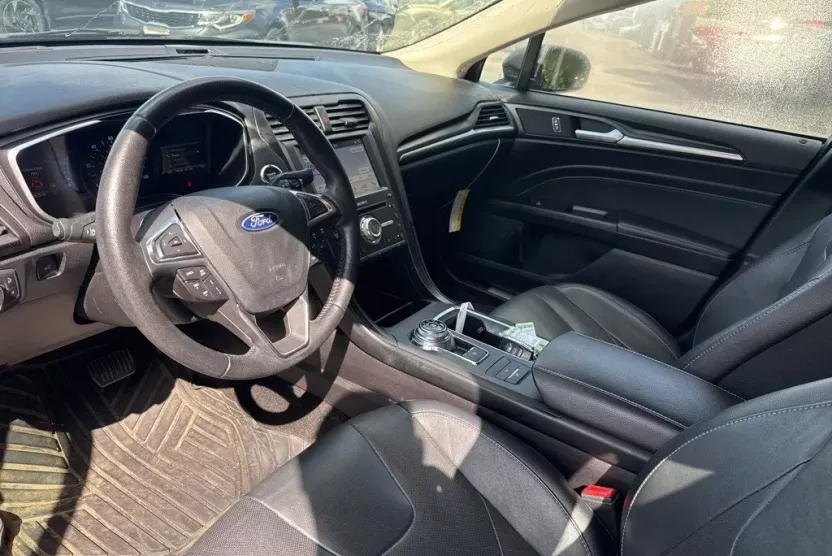 2019 Ford Fusion Energi Titanium photo 1