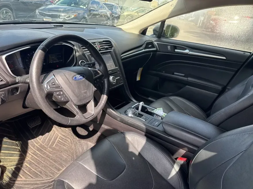 2019 Ford Fusion Energi Titanium photo 1