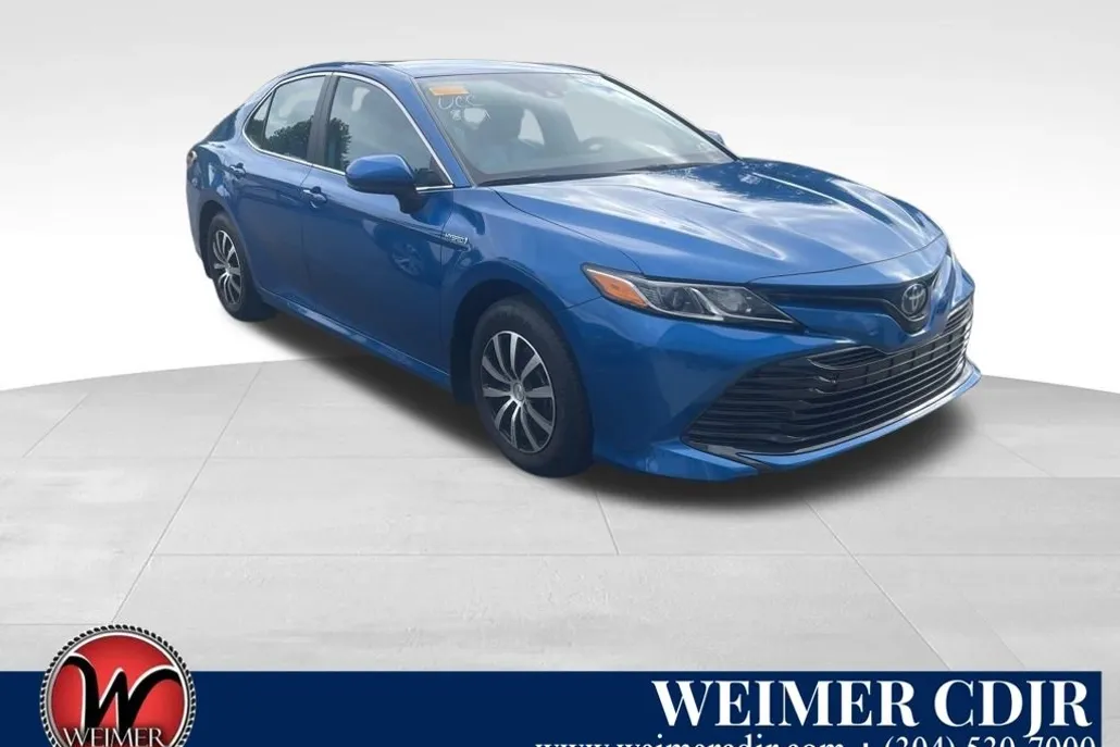 2020 Toyota Camry Hybrid LE photo 1
