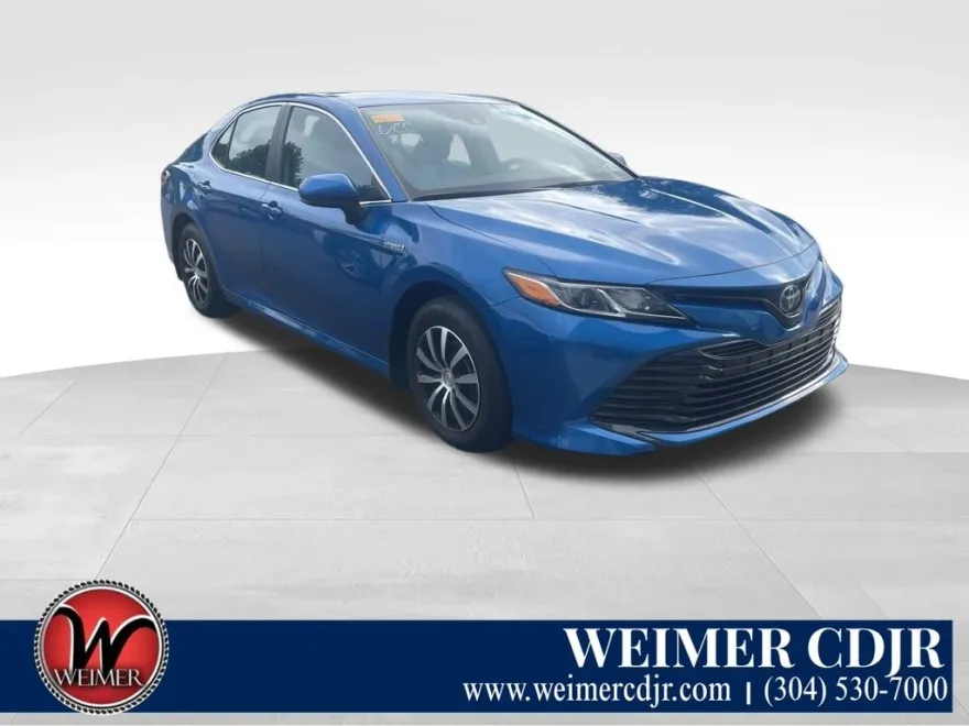 2020 Toyota Camry Hybrid LE photo 1