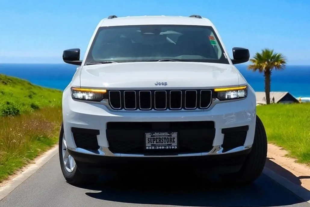 2023 Jeep Grand Cherokee Laredo photo 1