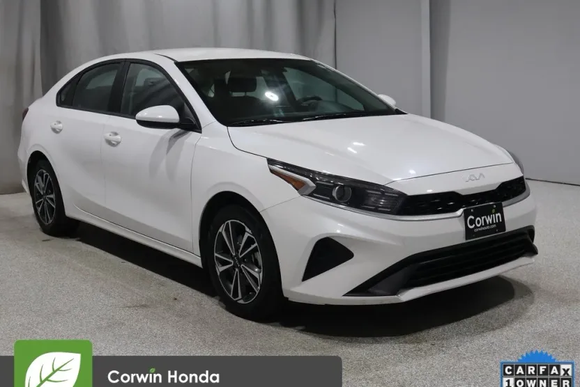 2024 Kia Forte LXS photo 1