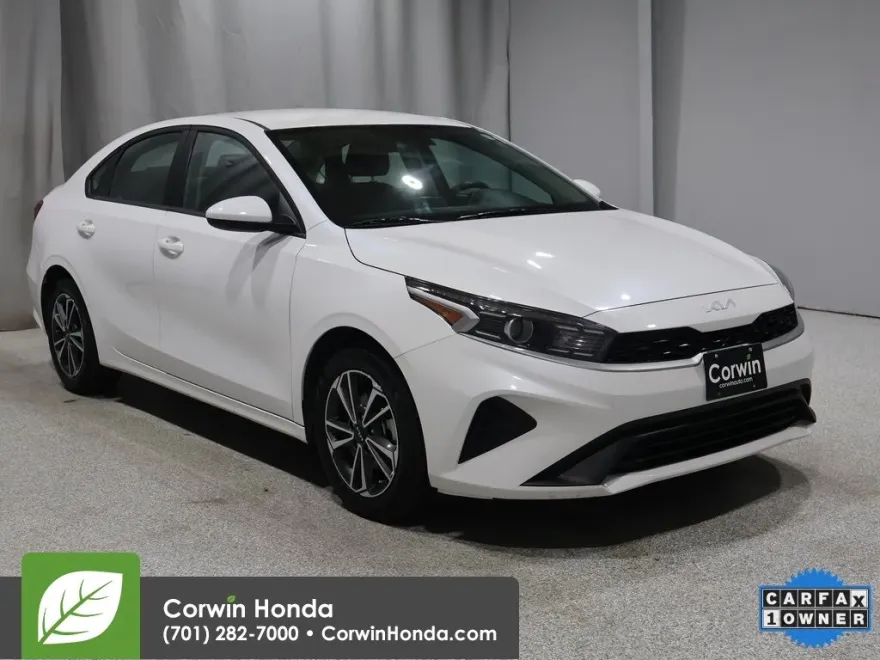 2024 Kia Forte LXS photo 1