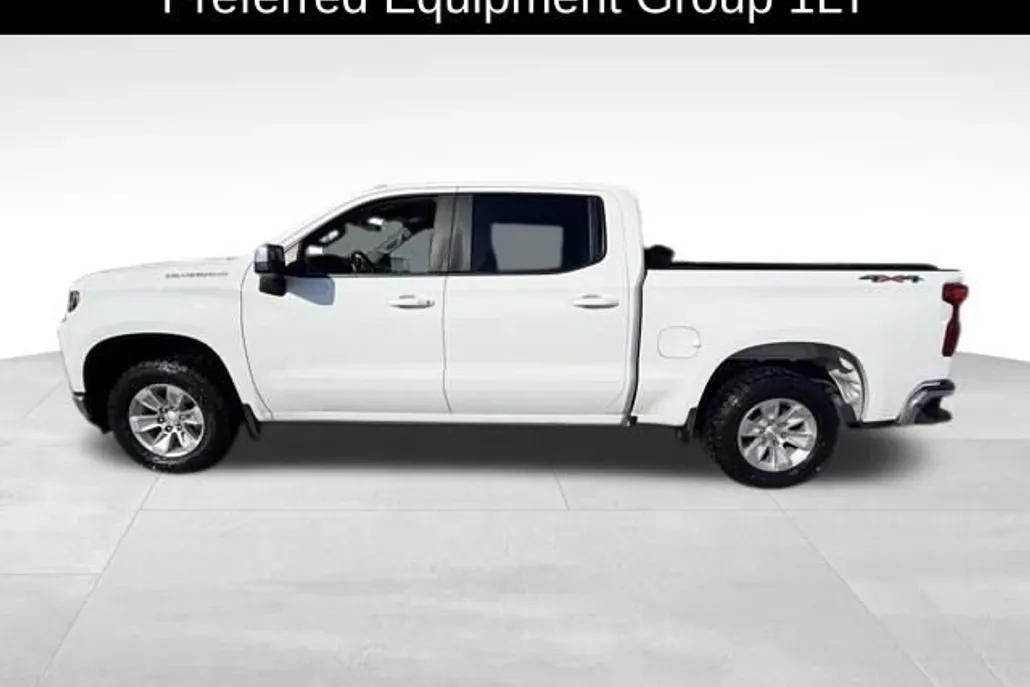 2022 Chevrolet Silverado 1500 LT photo 1