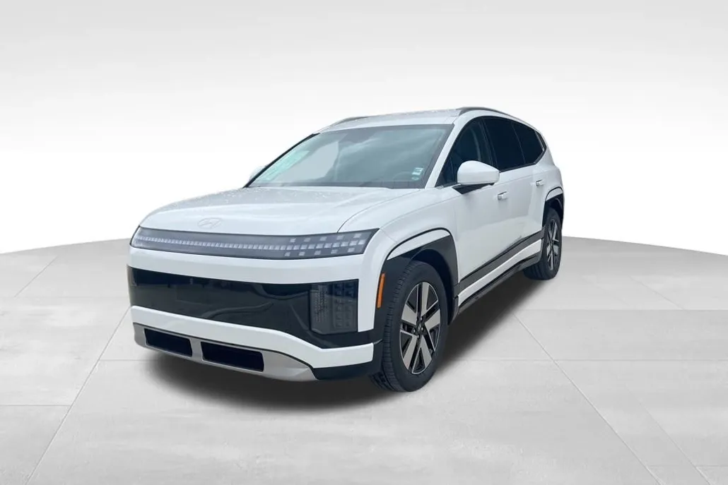 2026 Hyundai Ioniq SEL photo 1