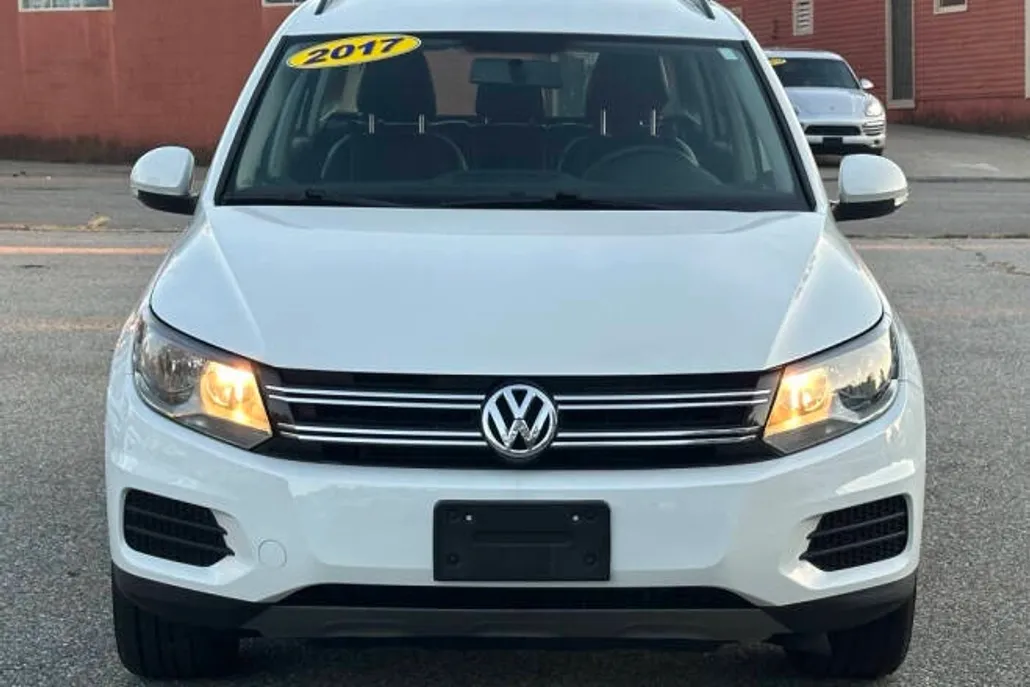 2017 Volkswagen Tiguan Limited S photo 1