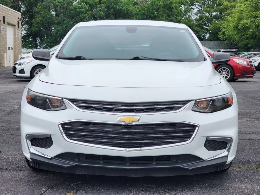 2018 Chevrolet Malibu LS photo 1