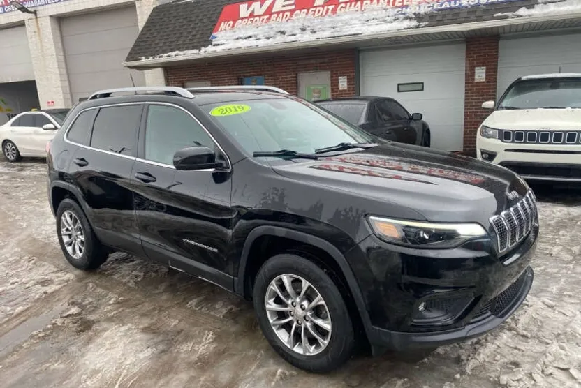 2019 Jeep Cherokee Latitude photo 1