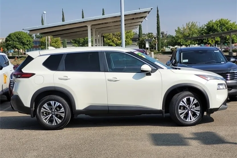 2023 Nissan Rogue SV photo 1