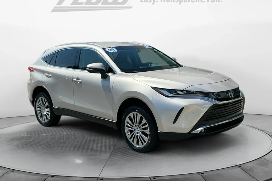 2024 Toyota Venza XLE photo 1