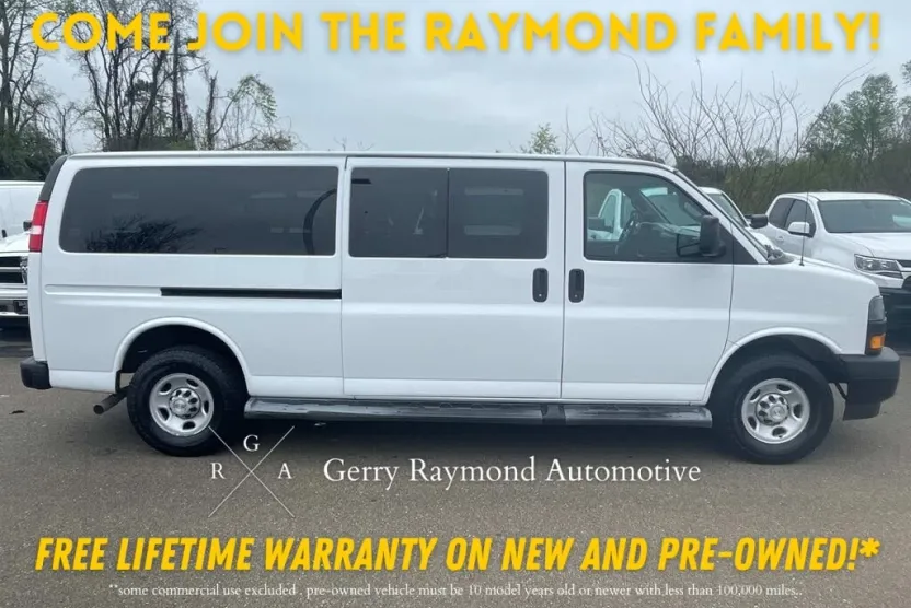 2022 Chevrolet Express 3500 LS Passenger Van photo 1