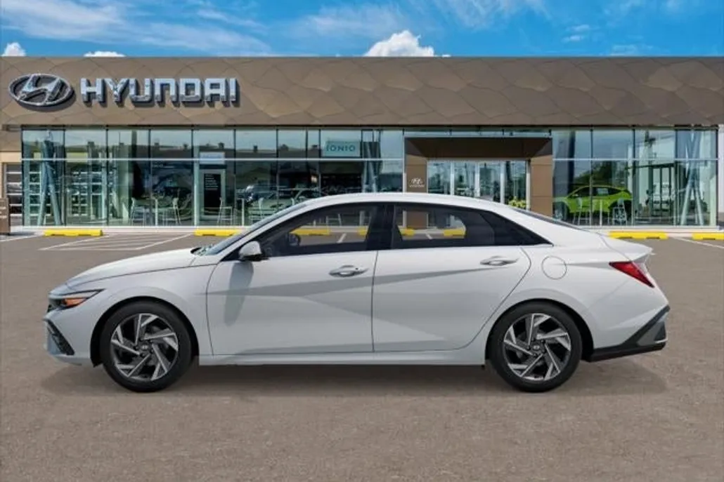 2025 Hyundai Elantra Limited photo 1