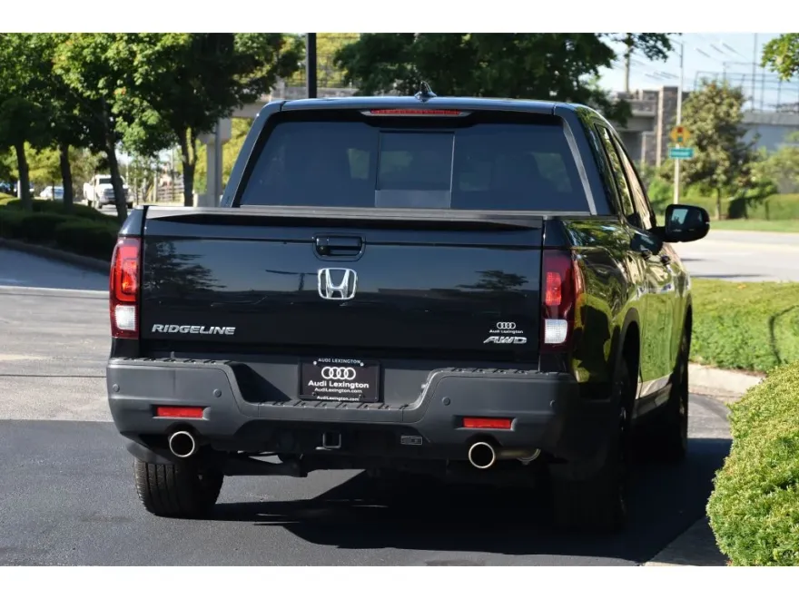 2022 Honda Ridgeline Black Edition photo 1