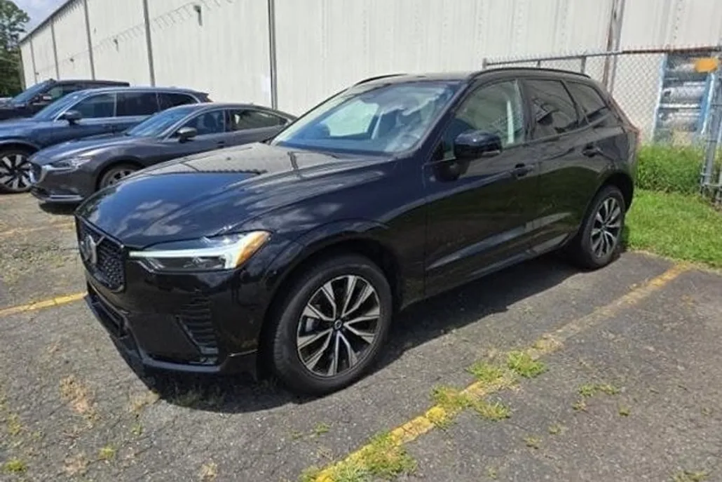 2024 Volvo XC60 B5 Plus photo 1