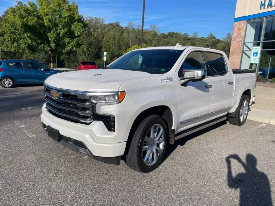 2023 Chevrolet Silverado 1500 High Country photo 1