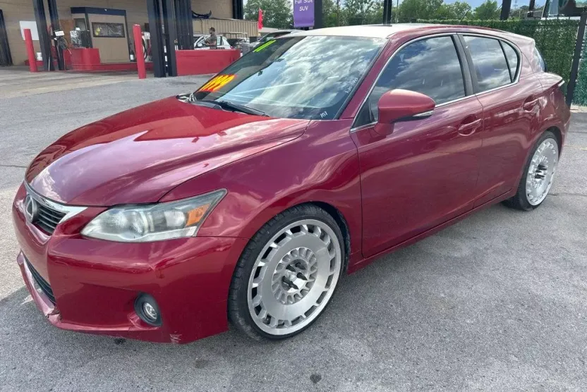 2011 Lexus CT 200h photo 1